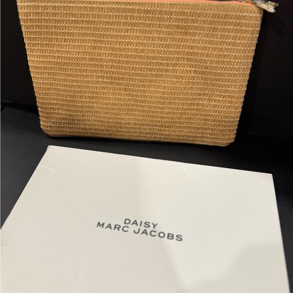 Marc Jacobs Daisy Makeup Cosmetic Bag for Women - Picture 3 of 6